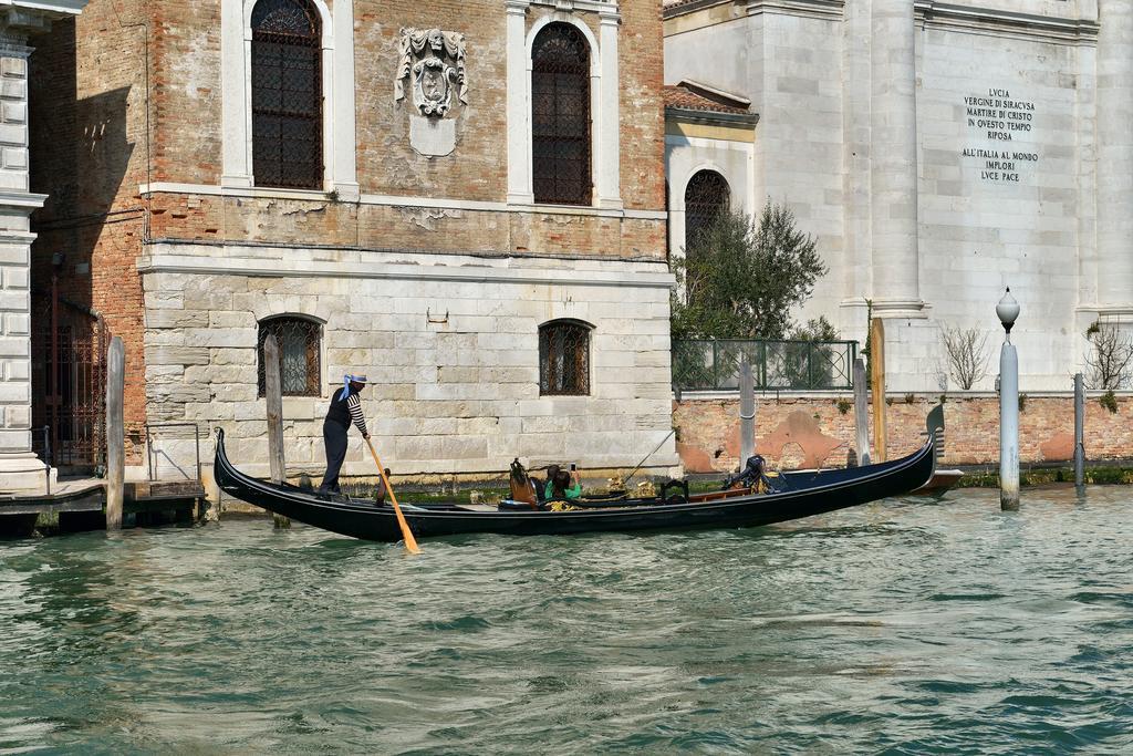 Residenza Ruga Giuffa Castello  ภายนอก รูปภาพ