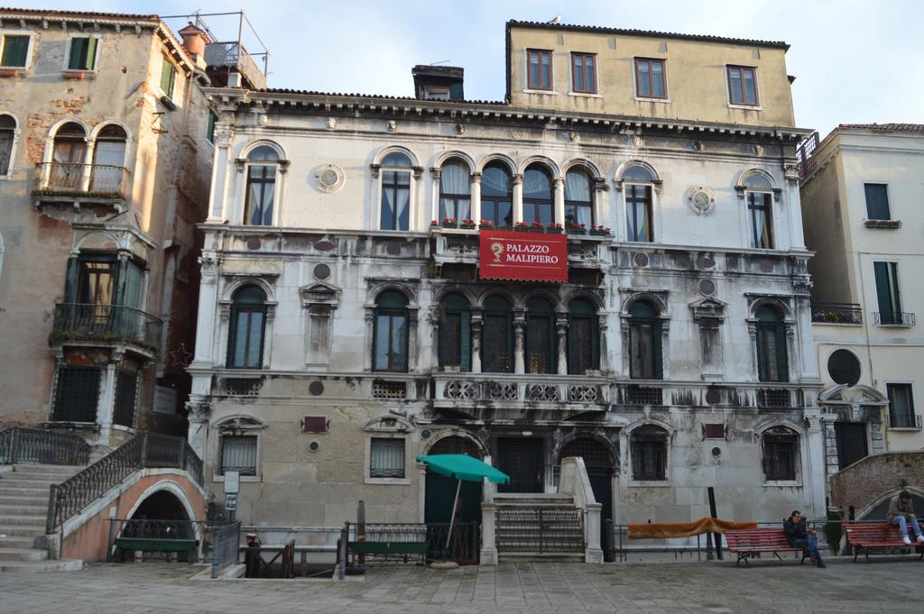 Residenza Ruga Giuffa Castello  ภายนอก รูปภาพ