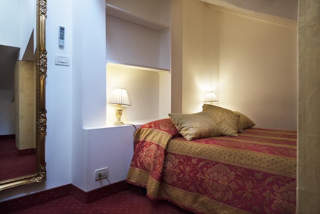 Residenza Ruga Giuffa Castello  ภายนอก รูปภาพ