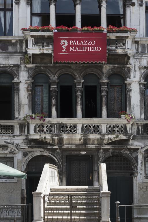 Residenza Ruga Giuffa Castello  ภายนอก รูปภาพ