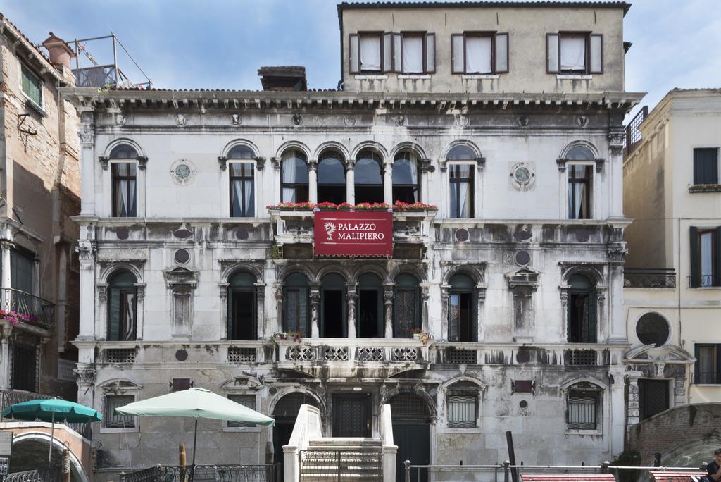 Residenza Ruga Giuffa Castello  ภายนอก รูปภาพ