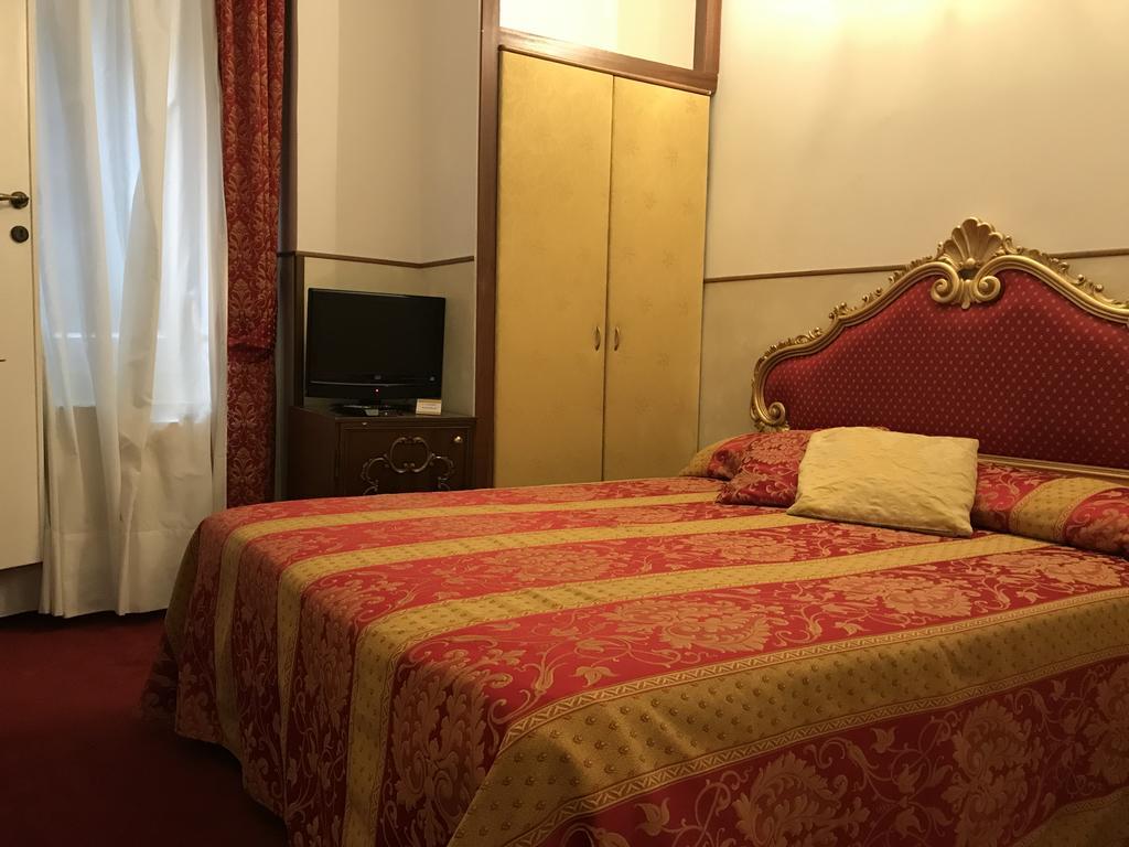 Residenza Ruga Giuffa Castello  ภายนอก รูปภาพ